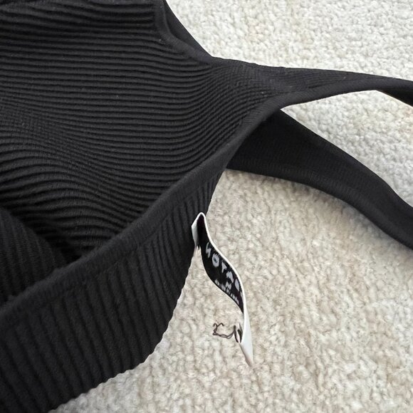 Aritzia Babaton Arjun Sculpt Knit Black Ribbed Tank Crop Top M - Picture 8 of 10